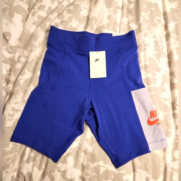 NWOT Nike High Waist Biker Shorts - Picture 1 of 6